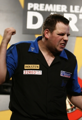 TAYLOR RIPS INTO ONE DART AS LLOYD AND LEWIS STAY ALIVE!