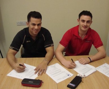 Unicorn: (Devon Petersen and Joe Cullen sign their contracts) на фото
