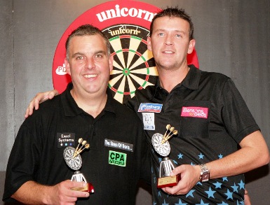 Unicorn: победитель Колин Осборн с финалистом Джеймсом Ричардсоном (Winner Colin Osborne with runner-up James Richardson) на фото